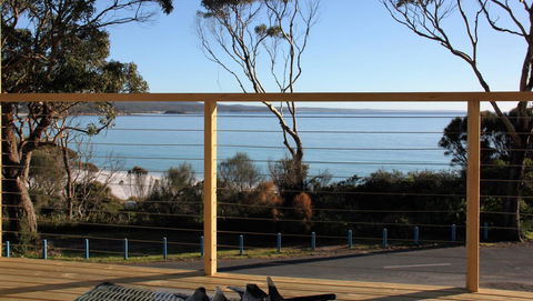 KINGFISHER COTTAGE Beachfront At The Binalong Bay - Accommodation Resorts 6