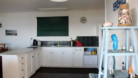 KINGFISHER COTTAGE Beachfront At The Binalong Bay - Accommodation Resorts 20
