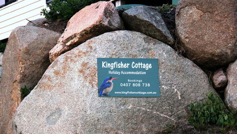 KINGFISHER COTTAGE Beachfront At The Binalong Bay - Accommodation Resorts 15