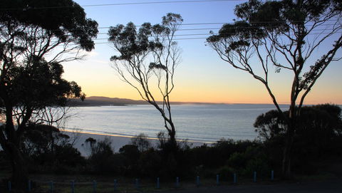 KINGFISHER COTTAGE Beachfront At The Binalong Bay - Accommodation Resorts 19