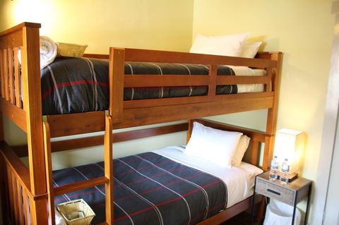The Tasmanian Inn - Accommodation Resorts 24
