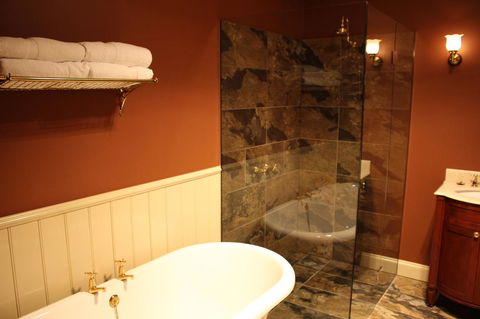 The Tasmanian Inn - Accommodation Resorts 12