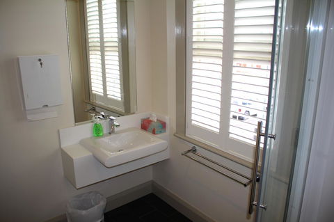 The Tasmanian Inn - Accommodation Resorts 32