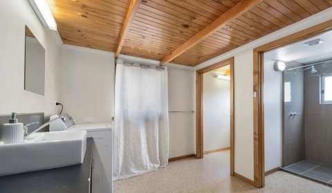 Return To Sender Lodge - Accommodation Resorts 1