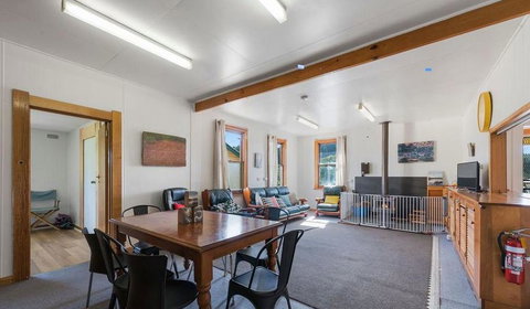 Return To Sender Lodge - Accommodation Resorts 6