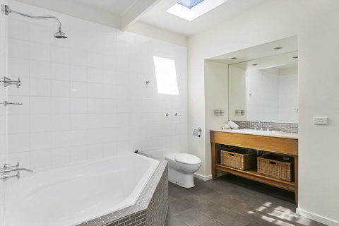 Front Beach House - Accommodation Resorts 22