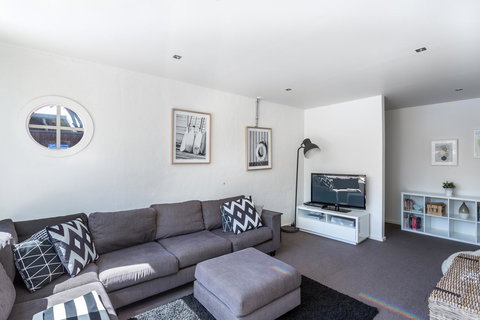 Front Beach House - Accommodation Resorts 10