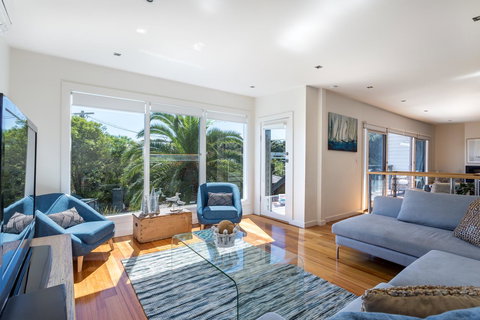 Front Beach House - Accommodation Resorts 1