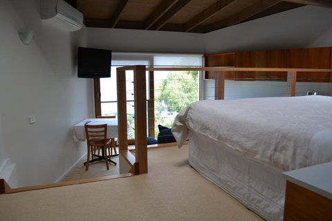 Chris\'s Beacon Point Restaurant & Villas - Accommodation Resorts 9