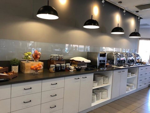 Best Western Melbourne Airport - Accommodation Resorts 7