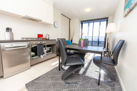 Melbourne SkyHigh Apartments - Accommodation Resorts 8