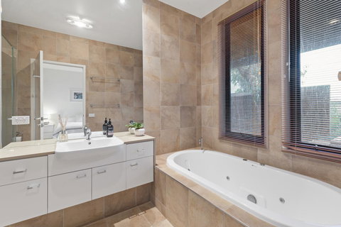 Ocean View Treetops Retreat - Accommodation Resorts 13