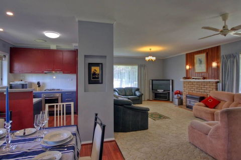 Jacaranda House - Accommodation Resorts 2