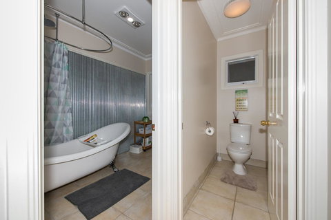 Lovely 5BR Full House In Glen Waverley, Walk To Train, Bus & Shops - Accommodation Resorts 11