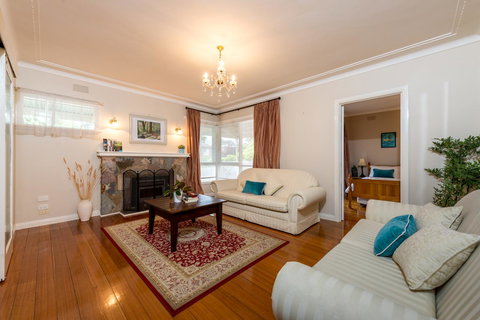 Lovely 5BR Full House In Glen Waverley, Walk To Train, Bus & Shops - Accommodation Resorts 14