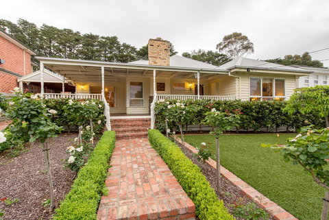 Lovely 5BR Full House In Glen Waverley, Walk To Train, Bus & Shops - Accommodation Resorts 16