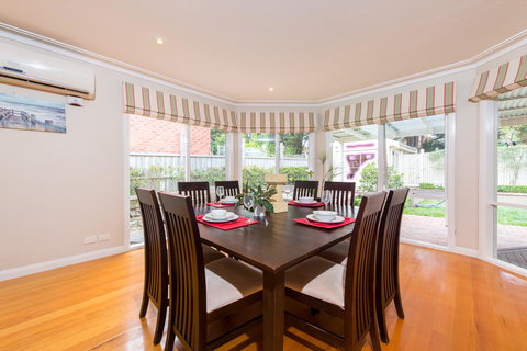 Lovely 5BR Full House In Glen Waverley, Walk To Train, Bus & Shops - Accommodation Resorts 4
