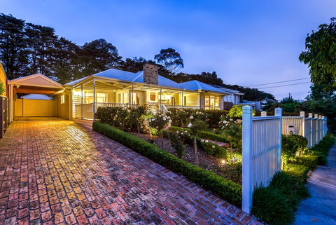 Lovely 5BR Full House In Glen Waverley, Walk To Train, Bus & Shops - Accommodation Resorts 0