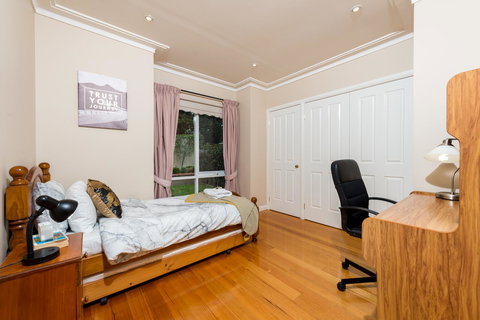Lovely 5BR Full House In Glen Waverley, Walk To Train, Bus & Shops - Accommodation Resorts 9