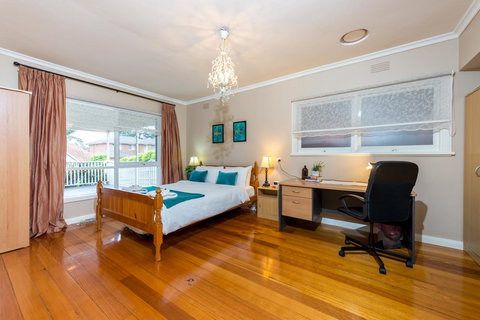 Lovely 5BR Full House In Glen Waverley, Walk To Train, Bus & Shops - Accommodation Resorts 10