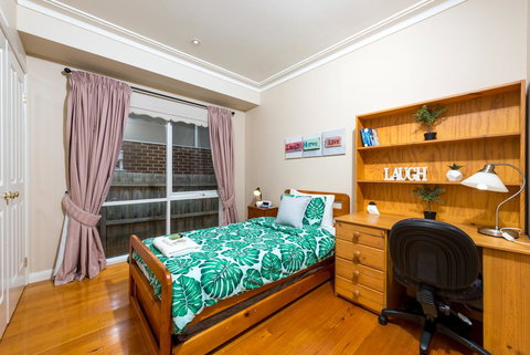 Lovely 5BR Full House In Glen Waverley, Walk To Train, Bus & Shops - Accommodation Resorts 8