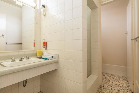 Bendigo Oval Motel - Accommodation Resorts 16