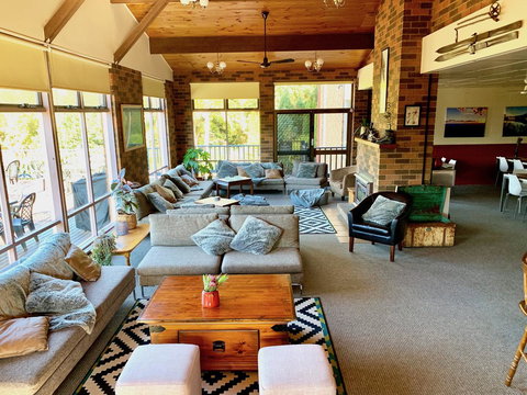 Valley View Lodge - Accommodation Resorts 14