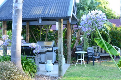 Tropicana Motor Inn - Accommodation Resorts 18
