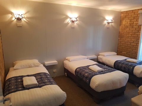 Tropicana Motor Inn - Accommodation Resorts 34
