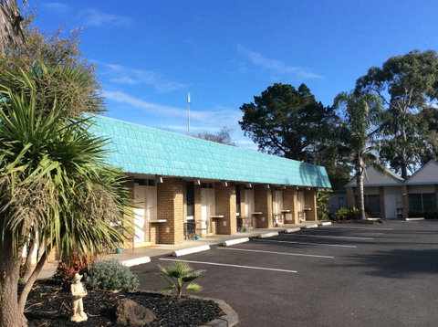 Tropicana Motor Inn - Accommodation Resorts 38