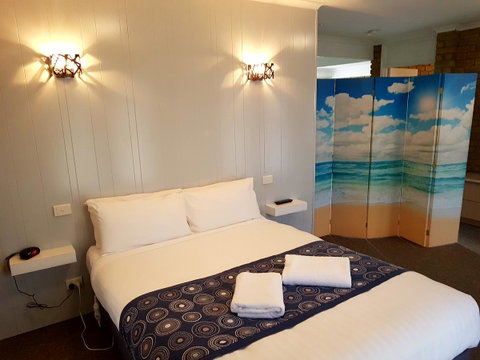 Tropicana Motor Inn - Accommodation Resorts 2