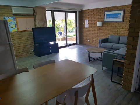 Tropicana Motor Inn - Accommodation Resorts 33