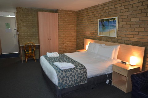 Tropicana Motor Inn - Accommodation Resorts 4