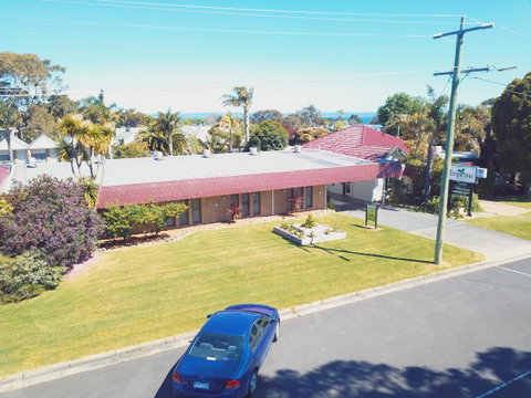 Tropicana Motor Inn - Accommodation Resorts 17