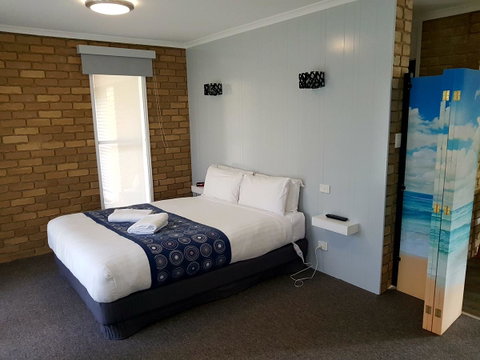 Tropicana Motor Inn - Accommodation Resorts 35