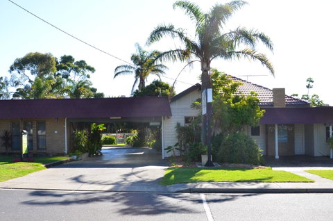 Tropicana Motor Inn - Accommodation Resorts 20