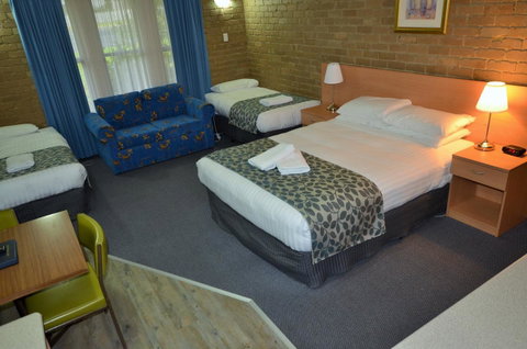 Tropicana Motor Inn - Accommodation Resorts 7