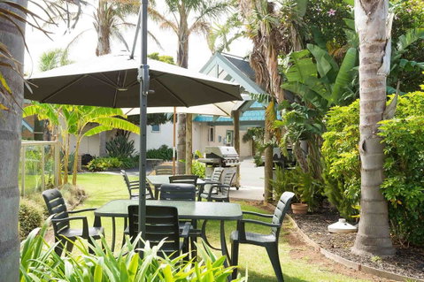 Tropicana Motor Inn - Accommodation Resorts 42