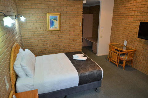 Tropicana Motor Inn - Accommodation Resorts 8