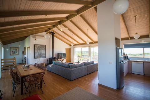 Sunsets On Martyrs Luxury Coastal Beach House Peterborough - Accommodation Resorts 3