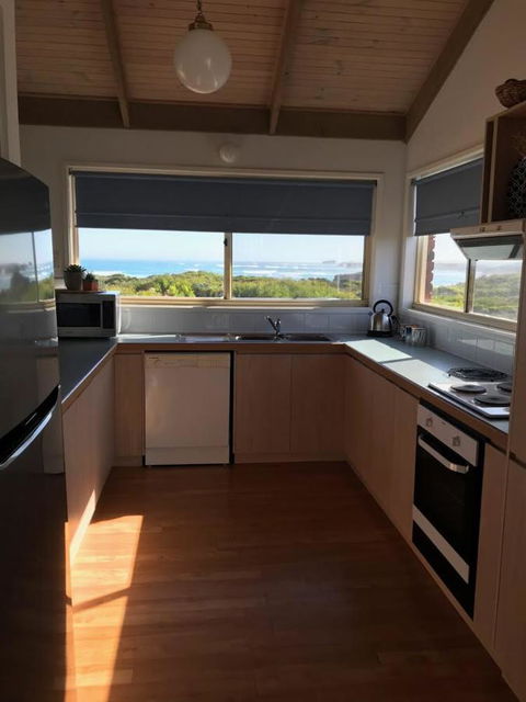 Sunsets On Martyrs Luxury Coastal Beach House Peterborough - Accommodation Resorts 9