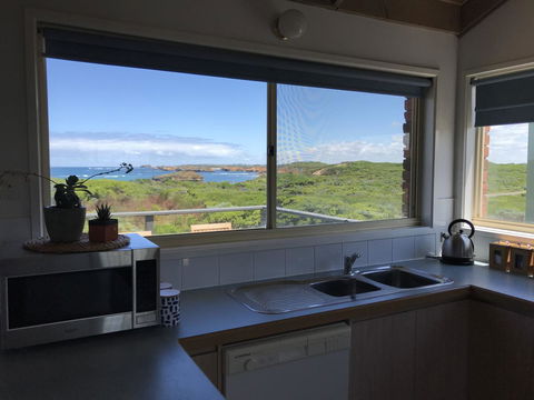 Sunsets On Martyrs Luxury Coastal Beach House Peterborough - Accommodation Resorts 8