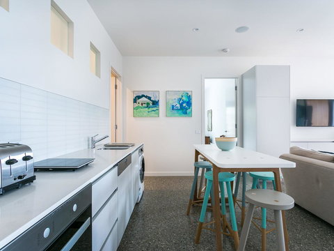 Lansdowne Villa - With Swimming Pool - Accommodation Resorts 6