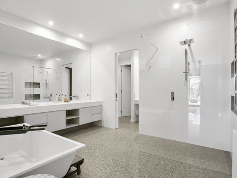 Lansdowne Villa - With Swimming Pool - Accommodation Resorts 12