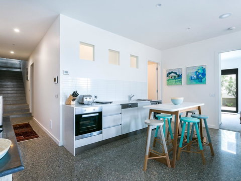 Lansdowne Villa - With Swimming Pool - Accommodation Resorts 8