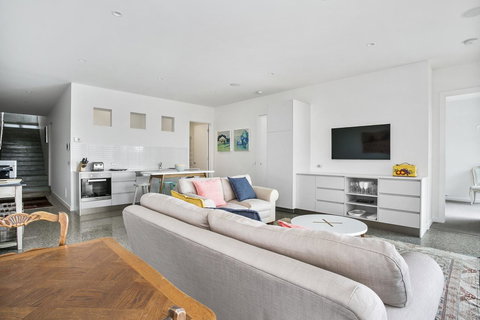 Lansdowne Villa - With Swimming Pool - Accommodation Resorts 2