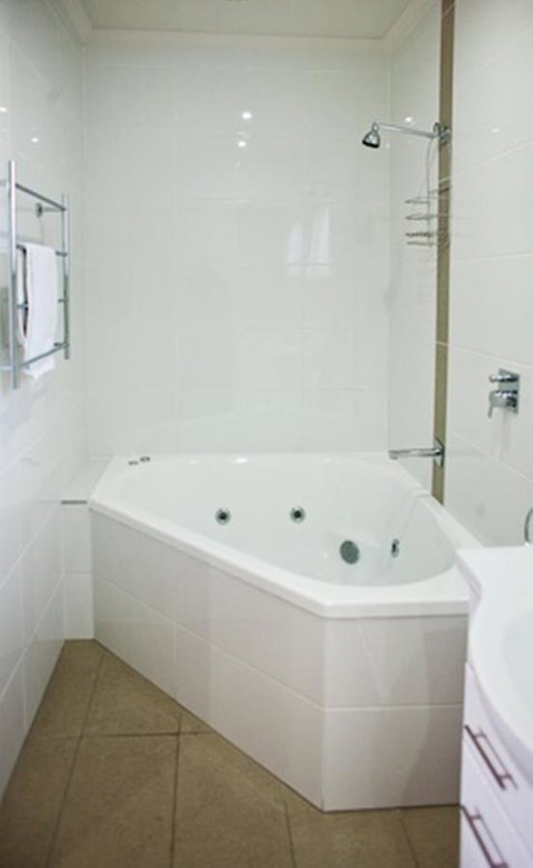Coachman Motel And Holiday Units - Accommodation Resorts 3