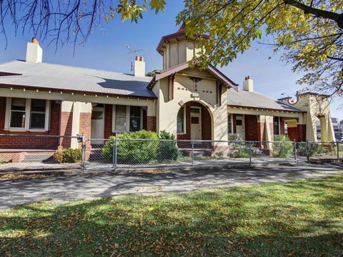 Boutique Heritage Studios On Ryrie Geelong CBD Opposite Hospital - Accommodation Resorts 4