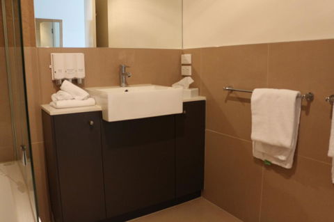 Bairnsdale International - Accommodation Resorts 24