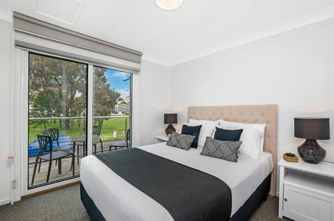 Apartments 521 - Accommodation Resorts 4